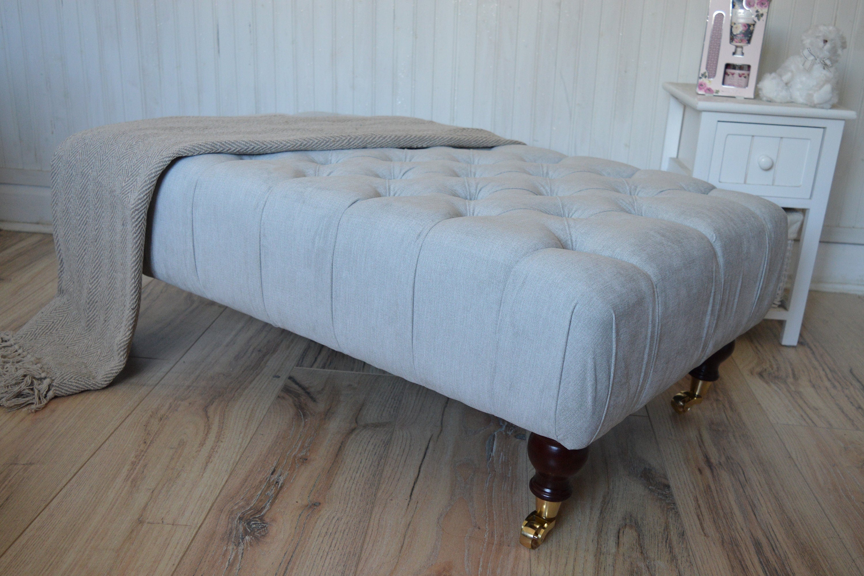 Handmade Matt Velvet Silver Chesterfield Footstool – Ottoman/Coffee Table/Footrest – Turned Mahogany Wood Castor Legs