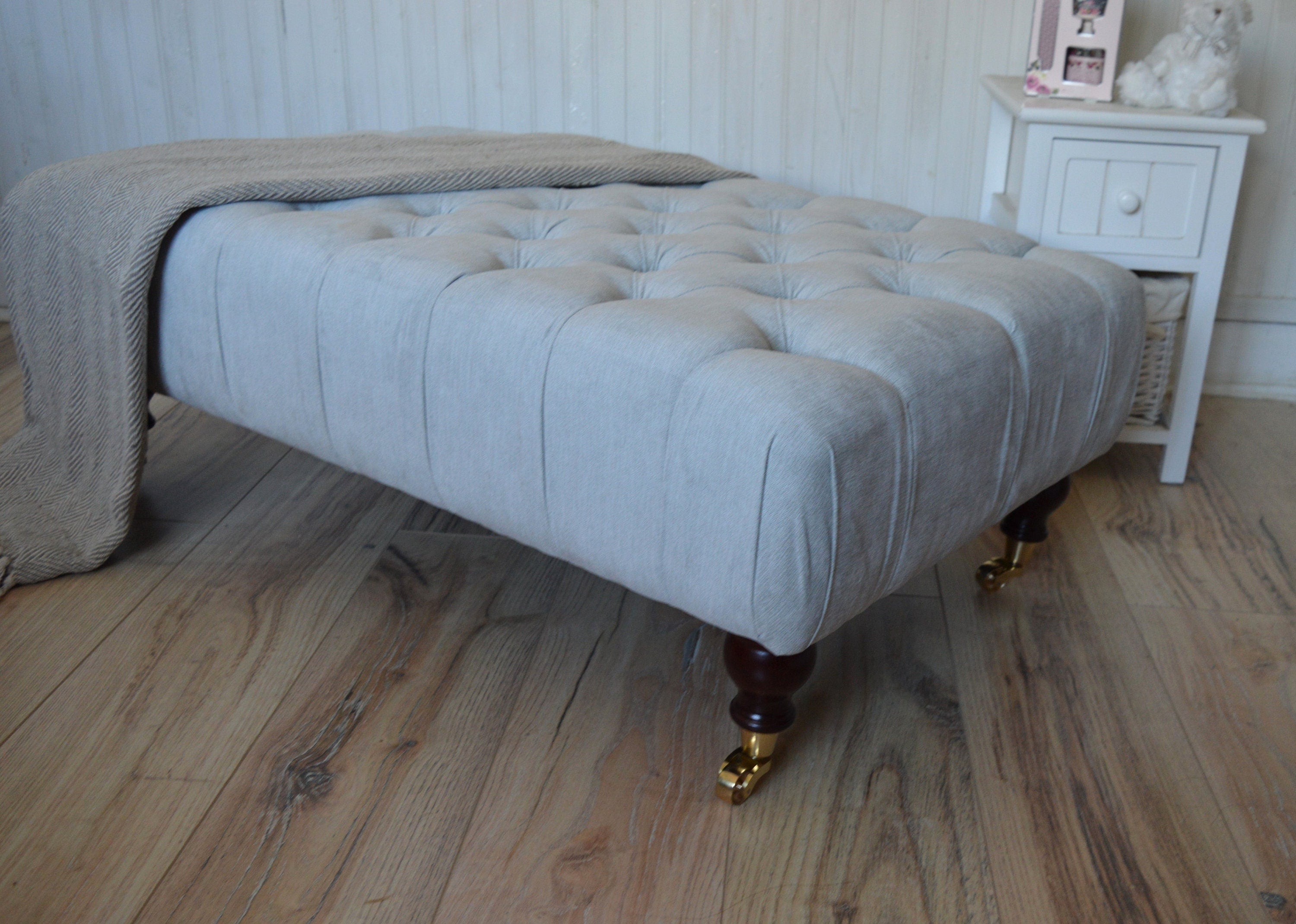Handmade Matt Velvet Silver Chesterfield Footstool – Ottoman/Coffee Table/Footrest – Turned Mahogany Wood Castor Legs